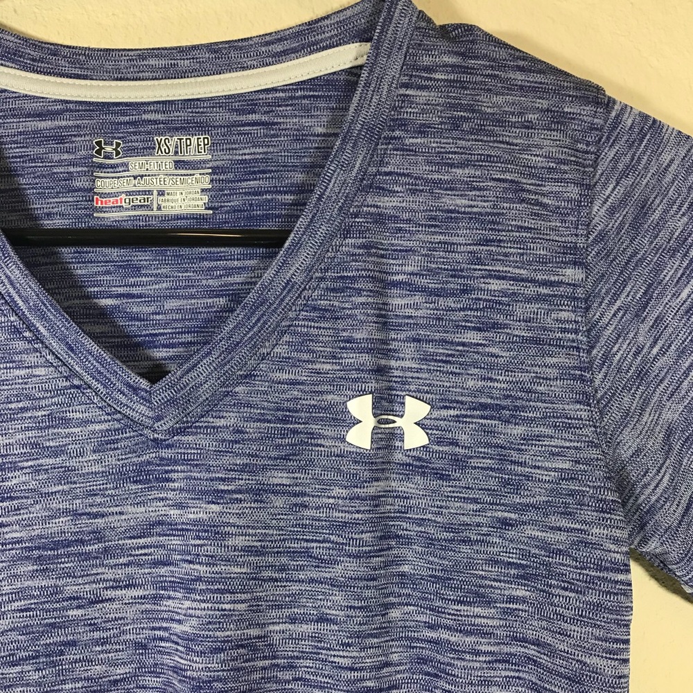 UA vneck shortsleeve semifitted active workout top - Picture 2 of 5